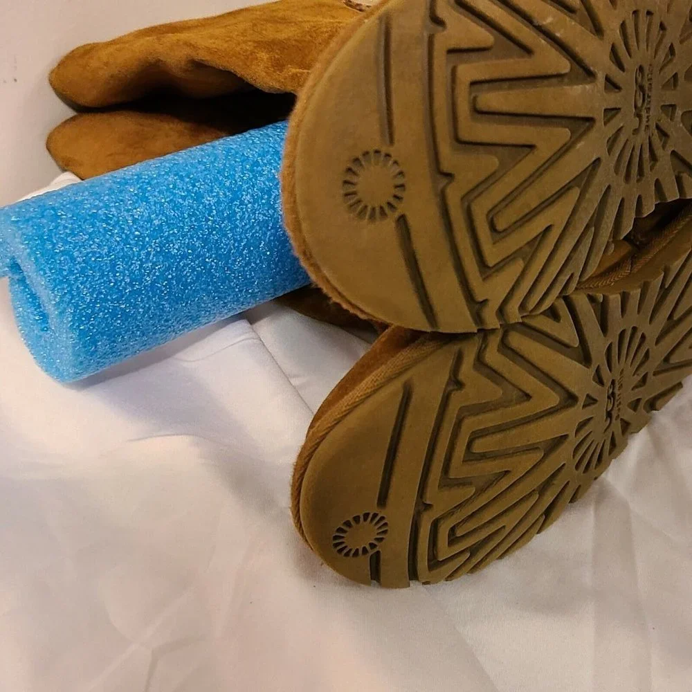 UGG Australia Women's 3387‎ Lo Pro Button Fold Over Chestnut Boots Size 6